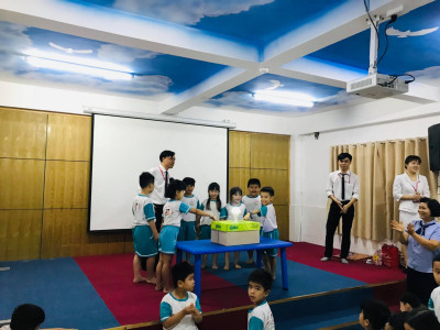 Các bé khối lá tham quan trường tiểu học Việt Anh năm học 2018-2019