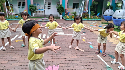 TRÒ CHƠI DÂN GIAN “BỊT MẮT BẮT DÊ” – LỚP CHỒI 3