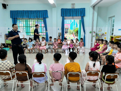 LÀM QUEN VỚI TIẾNG ANH LỚP LÁ 4