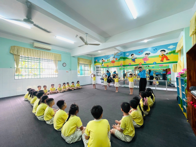 Múa theo điệu nhạc dân ca