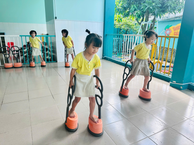 Hoạt động: Trò chơi tại khu vận động – Lớp Chồi 1