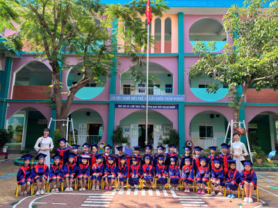 Kỷ yếu lớp Lá 1