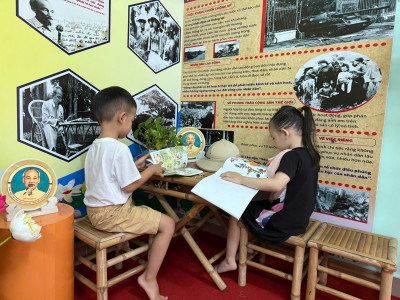 Bé vui học lịch sử tại không gian văn hoá Hồ Chí Minh