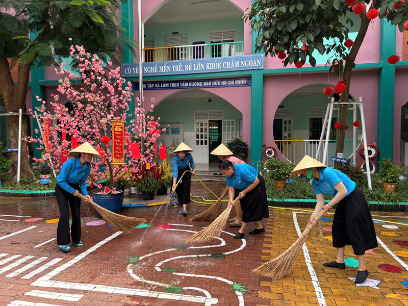 LAO ĐỘNG VỆ SINH TRƯỚC TẾT NGUYÊN ĐÁN 2025