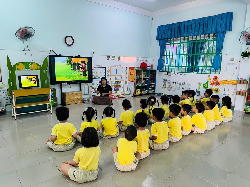 Câu chuyện "Bông hoa cúc trắng"