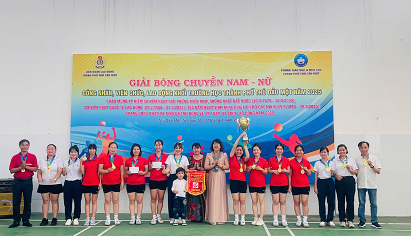 ĐỘI BÓNG CHUYỀN TRƯỜNG MẦM NON TUỔI XANH XUẤT SẮC ĐẠT GIẢI NHẤT 