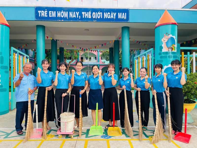 CÔNG TÁC VỆ SINH CHUẨN BỊ TRƯỚC KỲ NGHỈ LỄ CHÀO MỪNG KỶ NIỆM 50 NĂM NGÀY GIẢI PHÓNG MIỀN NAM, THỐNG NHẤT ĐẤT NƯỚC (30/4/1975 - 30/4/2025)