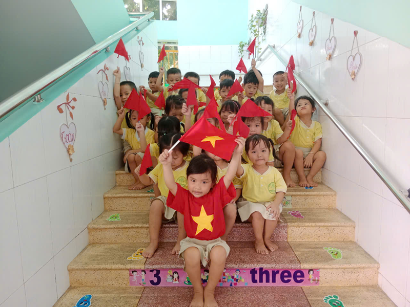 Hòa chung không khí vui tươi phấn khởi chào mừng 50 năm ngày giải phóng Miền Nam thống nhất đất nước.