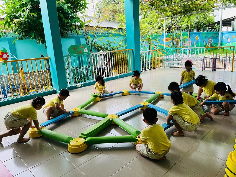 CHƠI KHU VẬN ĐỘNG