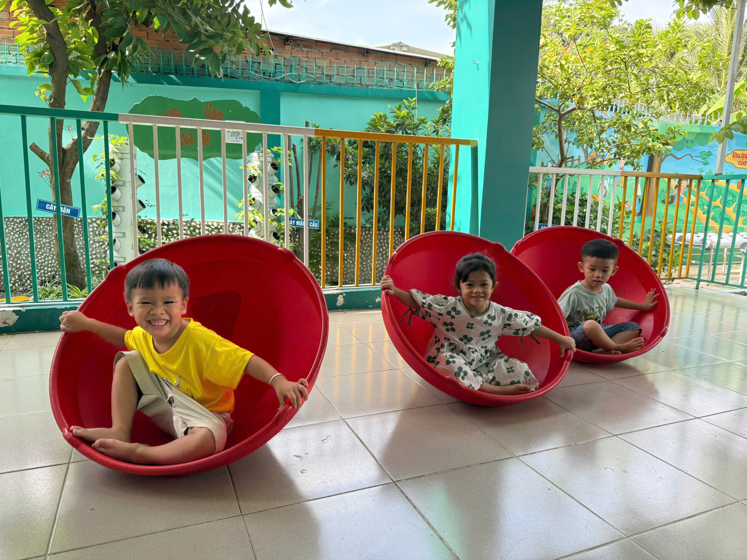 Khám phá niềm vui vận động – Giờ chơi sôi động của trẻ mầm non